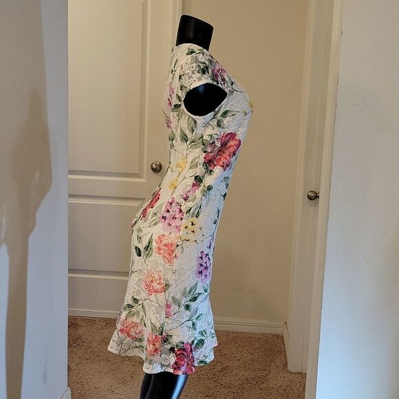 BRAND NEW SANDRA DARREN CAP SLEEVE MULTI-COLOR LACE FLORAL DESIGN PRINT DRESS - Picture 6 of 15
